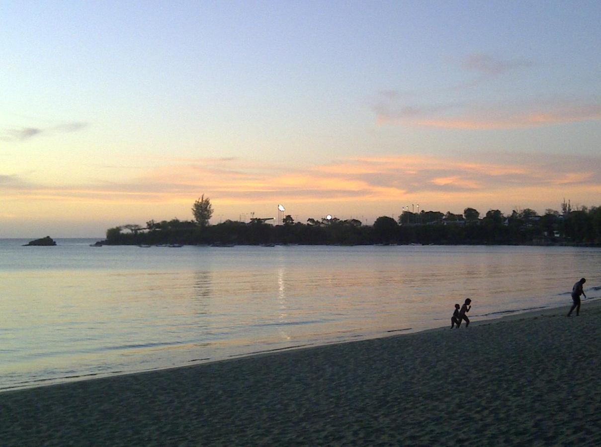 Starfish Tobago Hotel Black Rock ภายนอก รูปภาพ